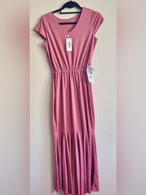 NWT Koh Koh Dusty Rose V-Neck Ruffle Hem Maxi Dress Size Medium
